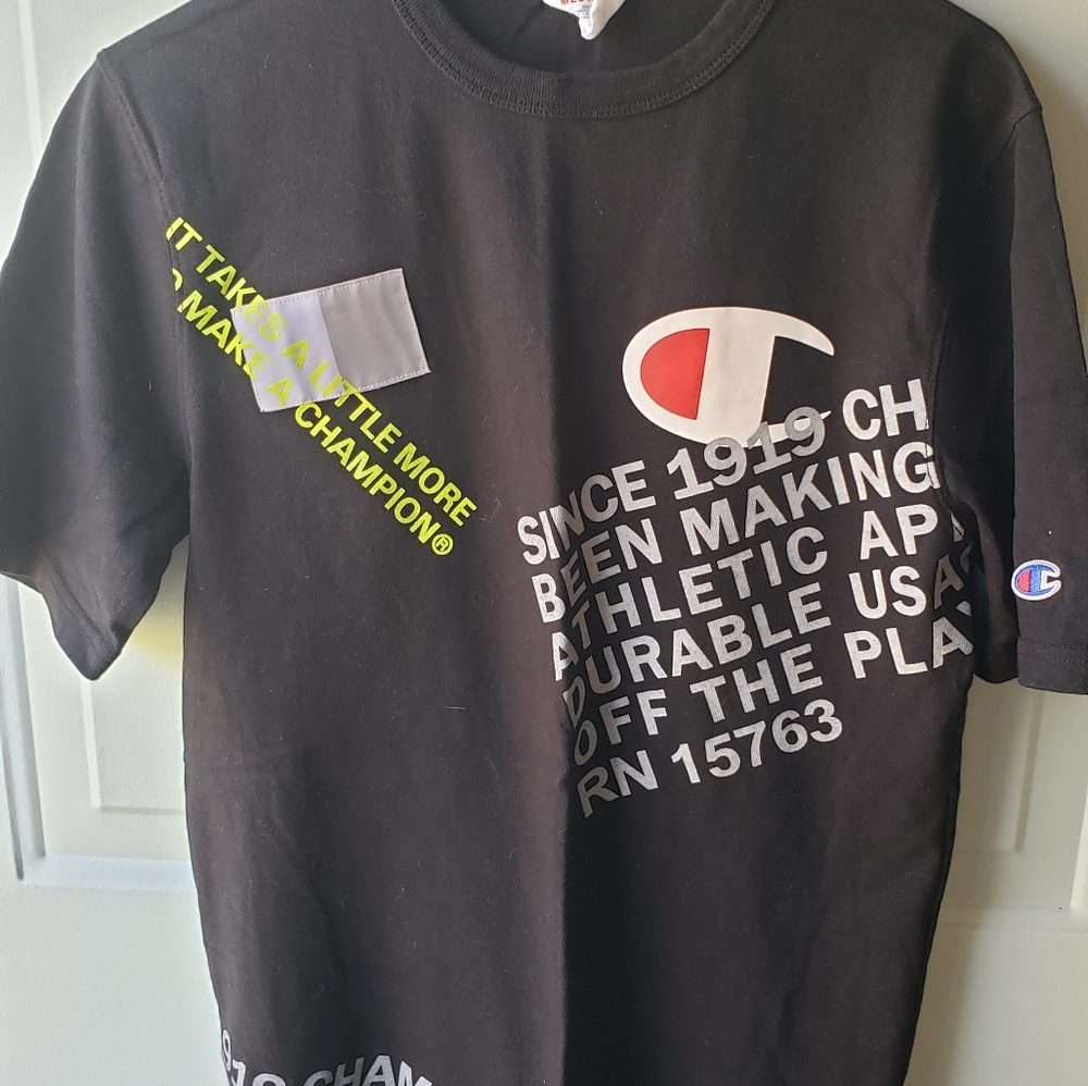 Medium Men's Champion tee Shirt (Never Worn)